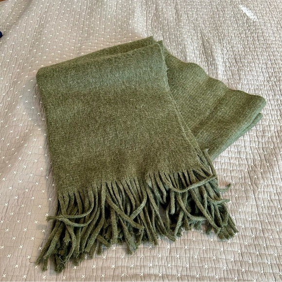 2 for $20 Steve Madden Olive Green Fringe Wrap Scarf - Picture 4 of 4